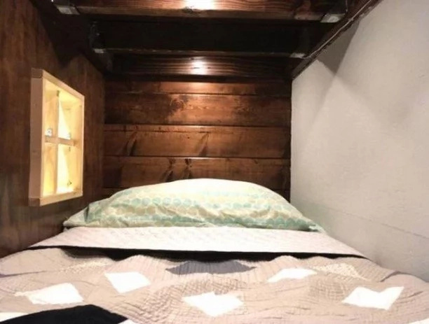 Family convert old school BUS into comfortable house for their 3 kids (see photos, video)