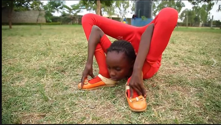 Jaw-dropping video of young girl doing the unimaginable Jaw-dropping video of young girl doing the unimaginable