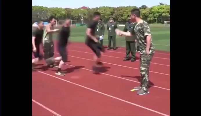 Soldiers doing Jump Rope Training were enjoyed by many netizens! Soldiers doing Jump Rope Training were enjoyed by many netizens!