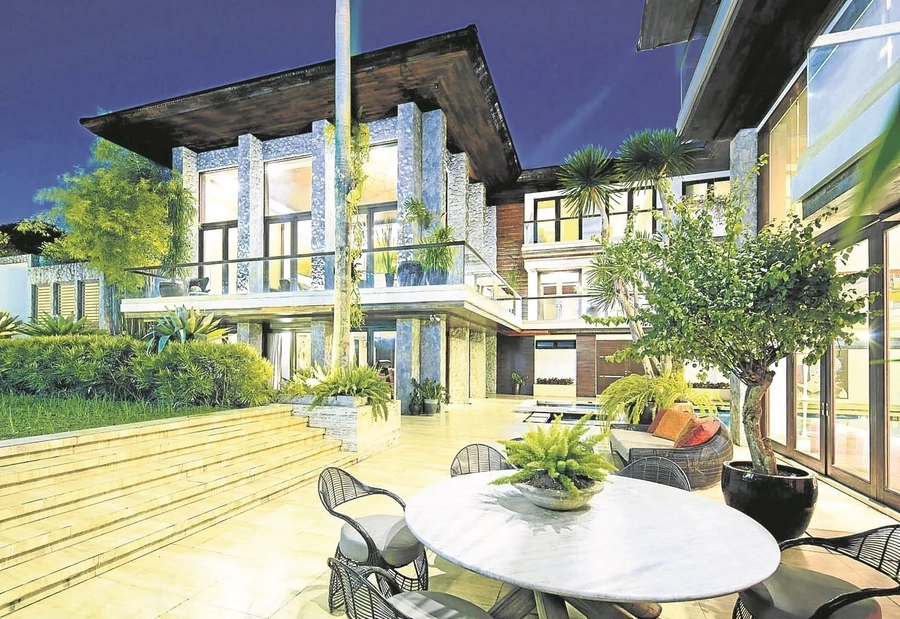 Nakakalula sa ganda at laki! Take a glimpse inside the lavish PHP388 million mansion of Manny and Jinkee Pacquiao Nakakalula sa ganda at laki! Take a glimpse inside the lavish PHP388 million mansion of Manny and Jinkee Pacquiao