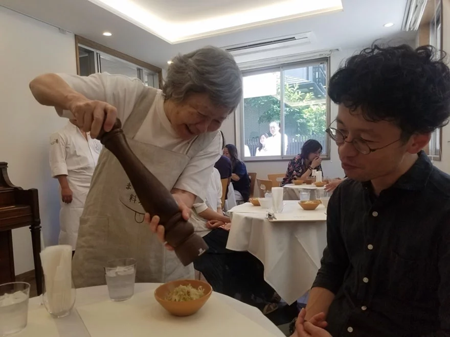 “The Restaurant of Order Mistakes”: Resto hires waiters who are Dementia patients. You never know what you’re getting right when it’s served to you! “The Restaurant of Order Mistakes”: Resto hires waiters who are Dementia patients. You never know what you’re getting right when it’s served to you!