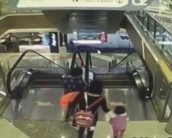4-month-old baby dies in escalator accident 4-month-old baby dies in escalator accident