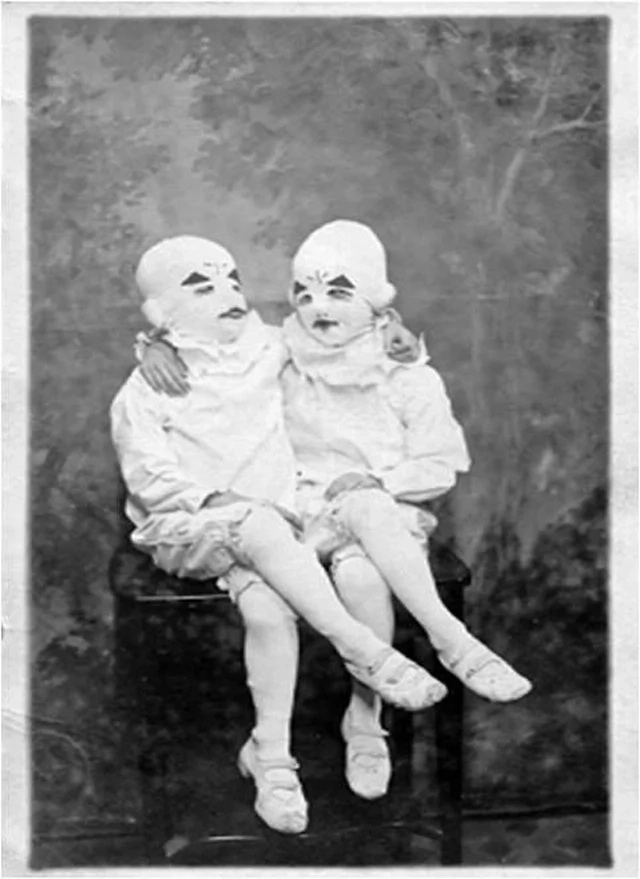 34 Vintage Photos Of Creepy Clowns That Will Make You Lose All Sh*t 34 Vintage Photos Of Creepy Clowns That Will Make You Lose All Sh*t