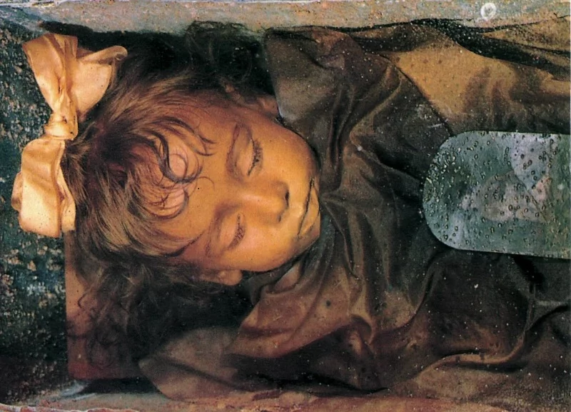 The Sleeping Beauty: This girl died 100 years ago, but she still looks so much alive The Sleeping Beauty: This girl died 100 years ago, but she still looks so much alive
