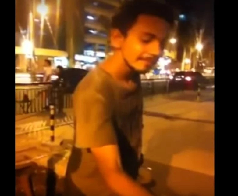 Sobrang gwapo namang pulubi niyan! Good-looking beggar went viral after netizen shared his video Sobrang gwapo namang pulubi niyan! Good-looking beggar went viral after netizen shared his video