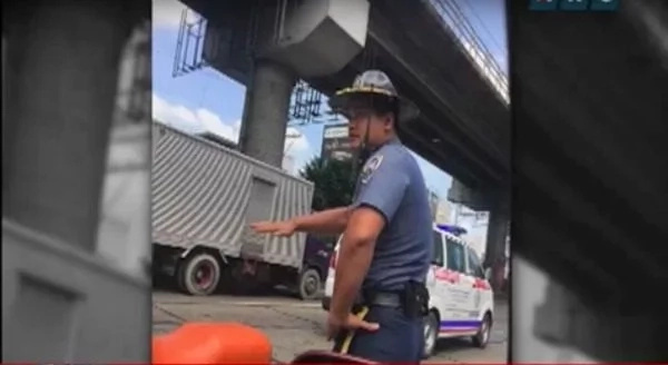 Cop caught on cam slapping motorist Cop caught on cam slapping motorist