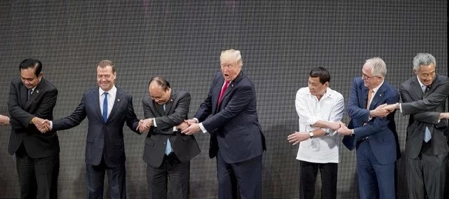 LOOK: Trump had trouble doing the ASEAN hand link for photo op