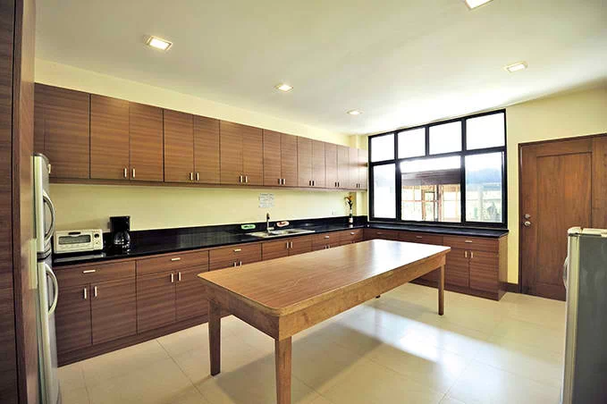 Venus Raj’s tropical bungalow will give you relaxing, resort feels Venus Raj’s tropical bungalow will give you relaxing, resort feels