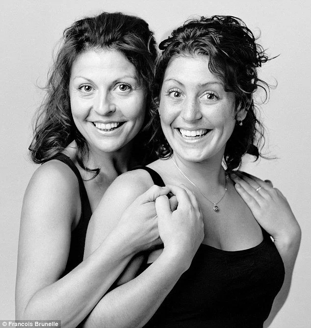 Photographer takes photos of strangers with identical faces Photographer takes photos of strangers with identical faces
