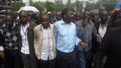 Hundreds brave the rain in a CORD march to the IEBC offices