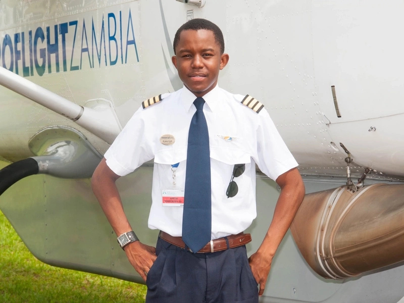 Amazing! Pilot clocks 1,000 hours of flying at only age 21