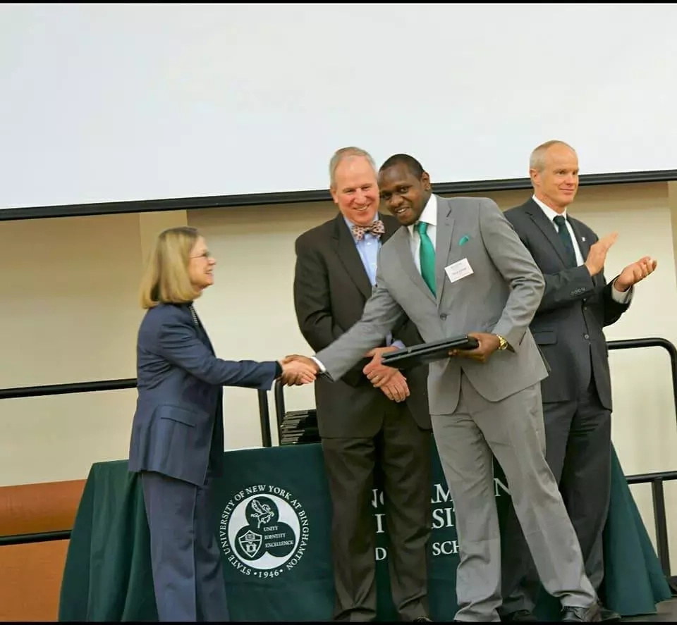 African student in US university wins PRESTIGIOUS science award (photos) African student in US university wins PRESTIGIOUS science award (photos)