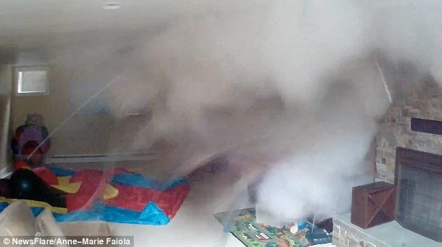 Nanny noticed some weird smoke coming from the children's playroom. When parents checked the baby monitor, they realized a terrible mistake! Nanny noticed some weird smoke coming from the children's playroom. When parents checked the baby monitor, they realized a terrible mistake!