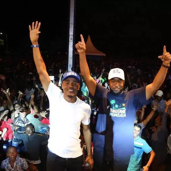 Nani mkali zaidi? Ali Kiba 'amdunisha' Diamond mjini Mombasa