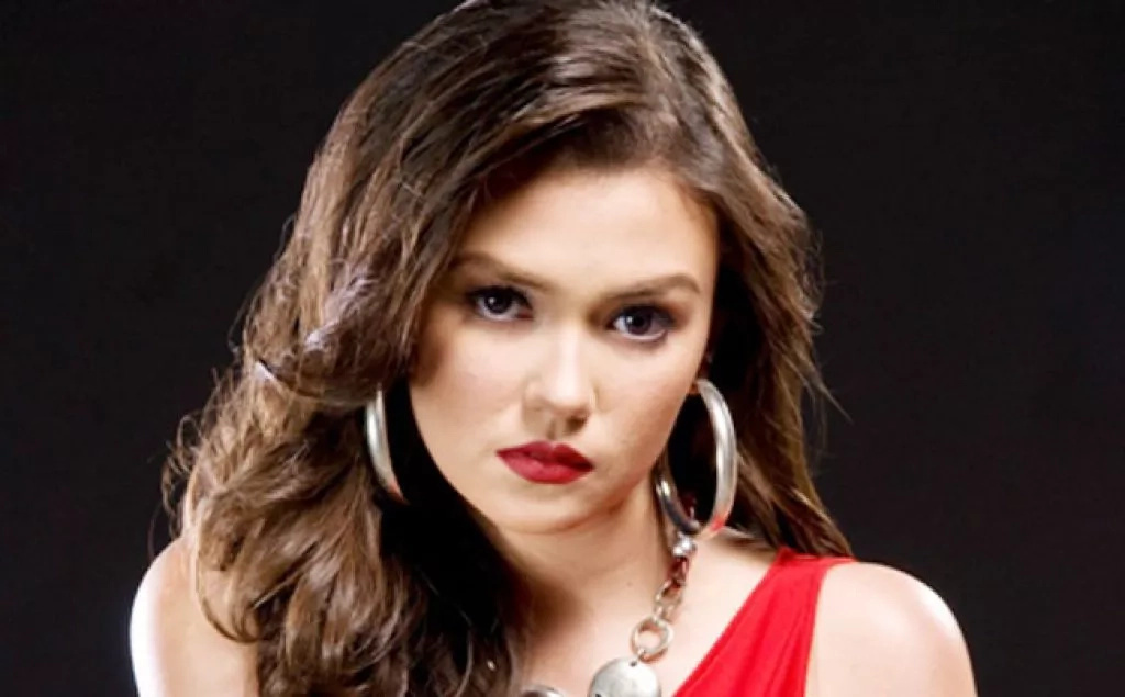 Angelica Panganiban unfollows Bea Alonzo on Insta because of John Lloyd Cruz? Angelica Panganiban unfollows Bea Alonzo on Insta because of John Lloyd Cruz?
