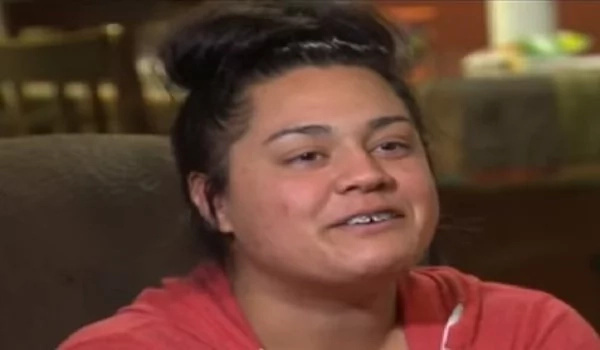 14-year old was home alone, when she heard a knock at the front door. But instead of answering the door, she texted her mom to call police! 14-year old was home alone, when she heard a knock at the front door. But instead of answering the door, she texted her mom to call police!