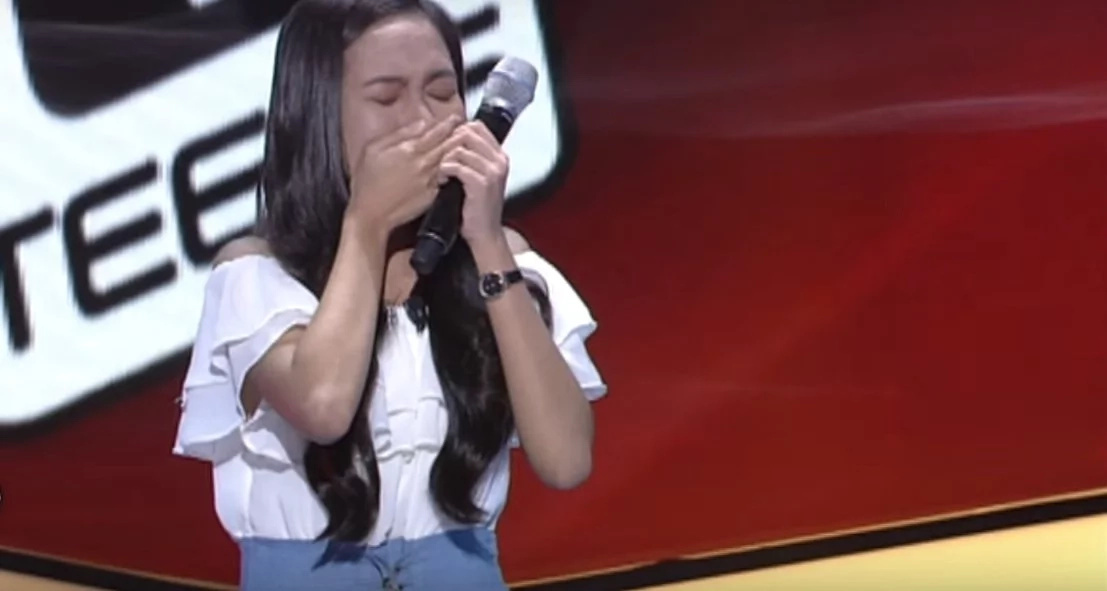 Pinay singer stuns crowd with powerful viral performance Pinay singer stuns crowd with powerful viral performance