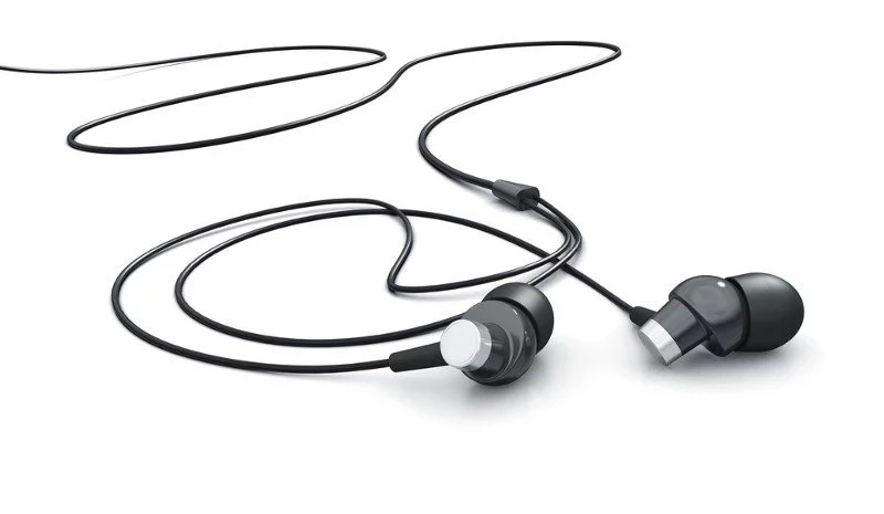 Beware of hackers! They can turn your headphones into surveillance microphones Beware of hackers! They can turn your headphones into surveillance microphones