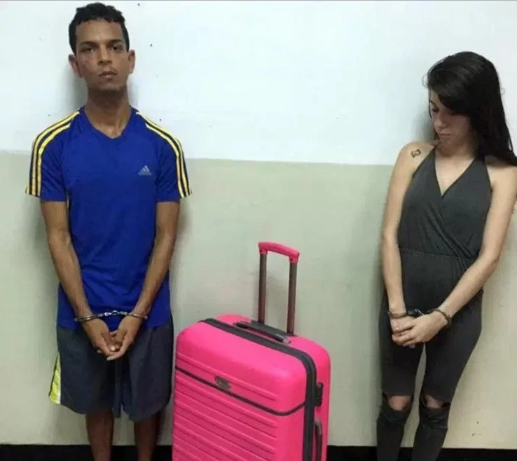 Woman Caught Red-handed While Trying To Smuggle Her Lover Out Of Jail In SUITCASE (photos) Woman Caught Red-handed While Trying To Smuggle Her Lover Out Of Jail In SUITCASE (photos)