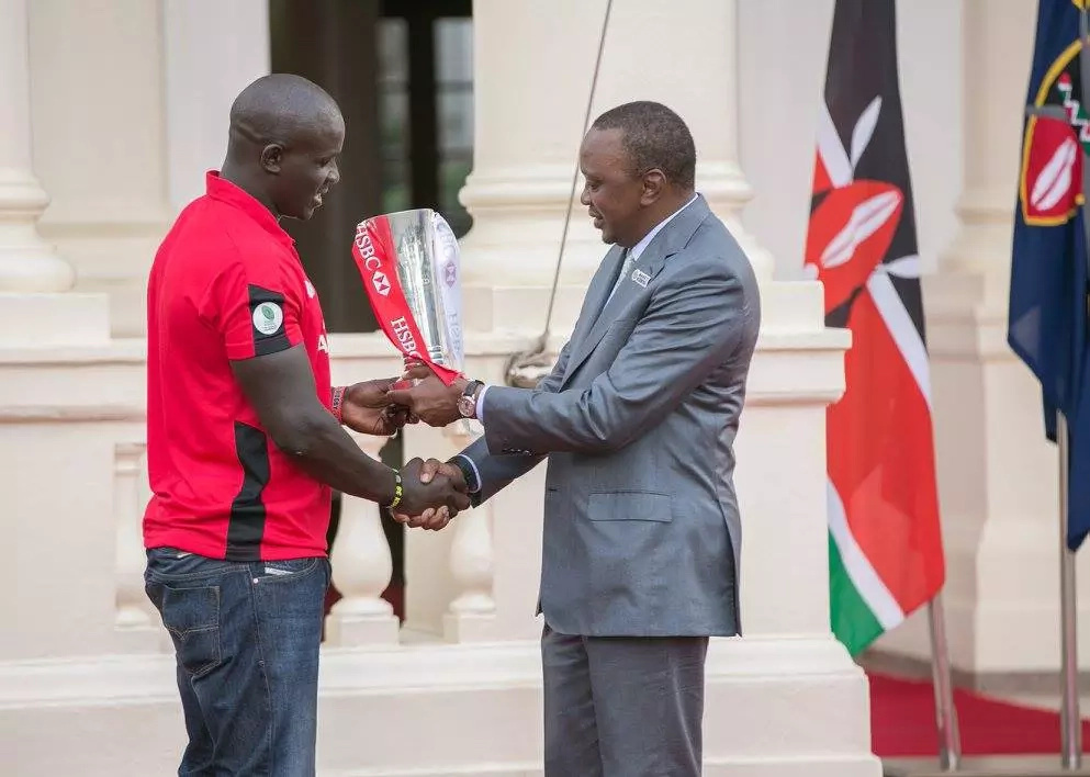 Uhuru on the red carpet at State House