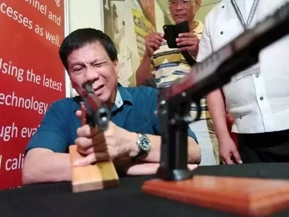 Duterte bluntly admits personally killing suspected criminals in Davao to urge police to do the same