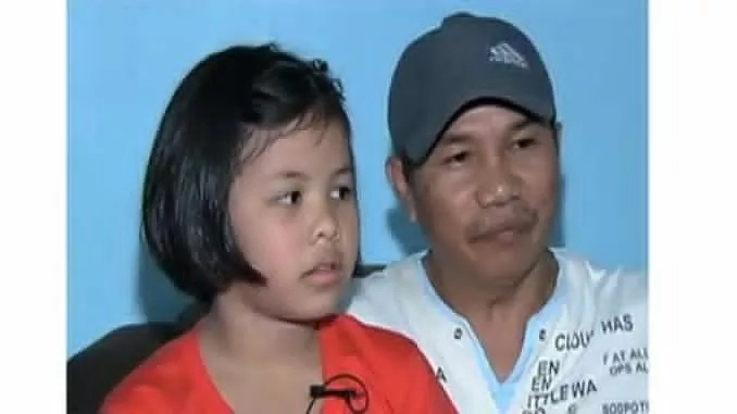 Isang bata na may busilak na puso! 10-year-old girl returns 10,000 pesos she found to an old lady: "Kasi po baka kailangan niya po ‘yun."