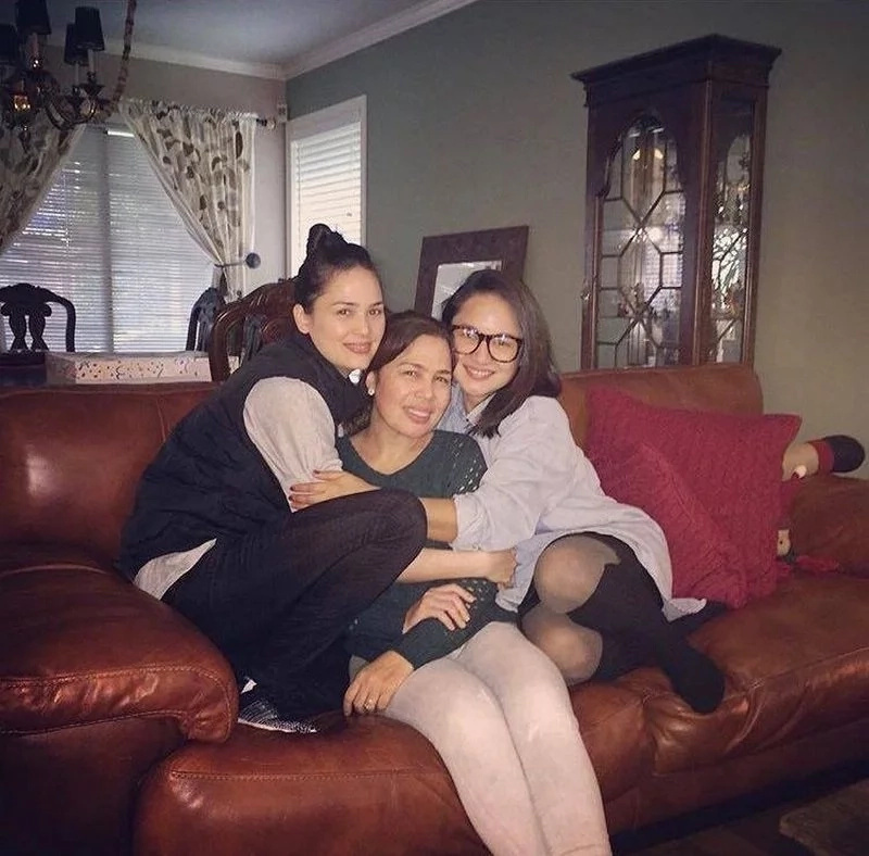 Artistahin silang lahat! Kristine Hermosa and her 2 equally stunning sisters Artistahin silang lahat! Kristine Hermosa and her 2 equally stunning sisters