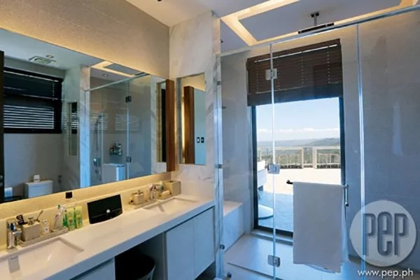 Willie Revillame's picturesque Tagaytay house has the best view of Taal Lake Willie Revillame's picturesque Tagaytay house has the best view of Taal Lake