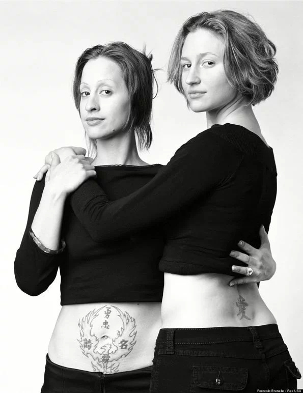 Photographer takes photos of strangers with identical faces Photographer takes photos of strangers with identical faces