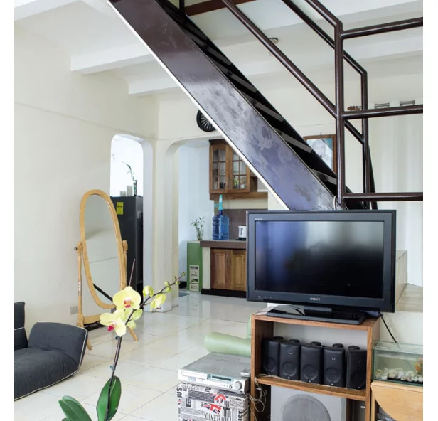 Kitang-kita ang pinaghirapan niya! Empoy Marquez's home sweet home in Laguna reflects his modest and easygoing personality Kitang-kita ang pinaghirapan niya! Empoy Marquez's home sweet home in Laguna reflects his modest and easygoing personality