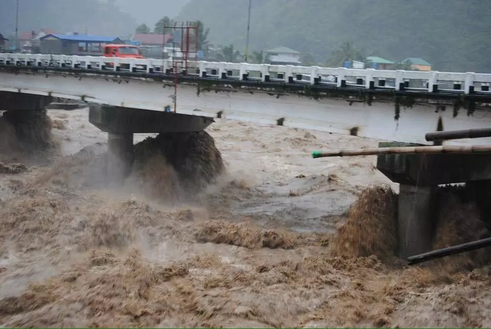 Netizen recalls horrifying super typhoon Lawin experience Netizen recalls horrifying super typhoon Lawin experience