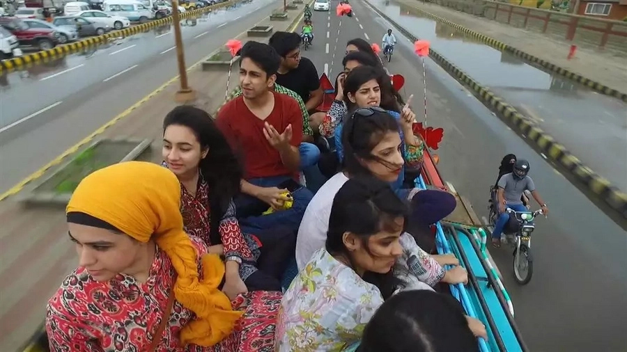 This is how the youth of Karachi play Pokémon GO This is how the youth of Karachi play Pokémon GO