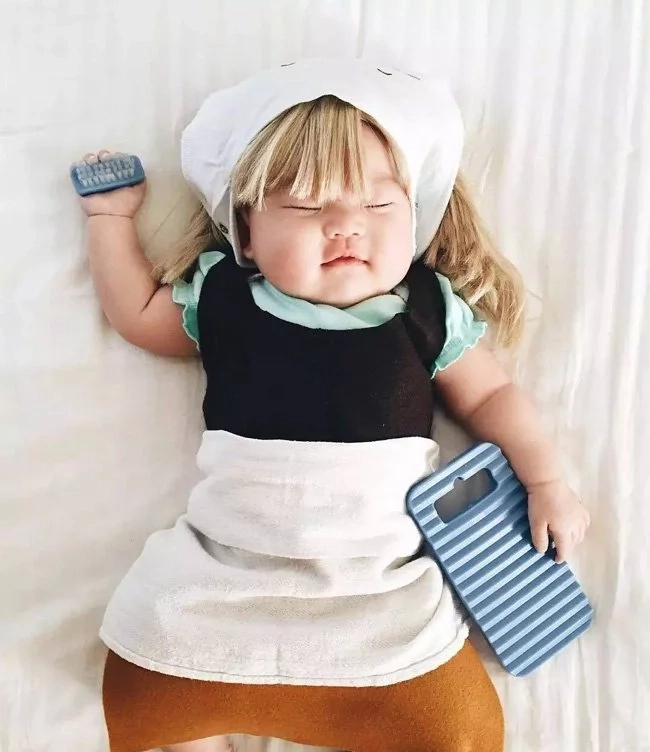 See how this mother dressed her sleeping baby in costumes See how this mother dressed her sleeping baby in costumes