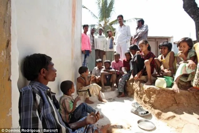 Not a laughing matter! Mam, 30, is addicted to EATING rocks, bricks and mud (photos) Not a laughing matter! Mam, 30, is addicted to EATING rocks, bricks and mud (photos)