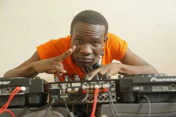 Popular street DJ, Demakufu shows off his face for the first time