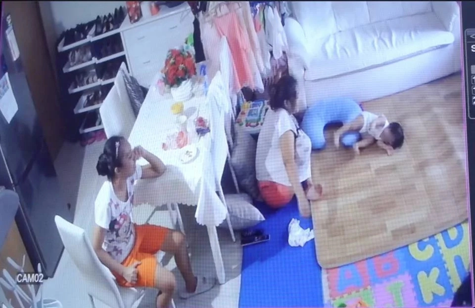 Dad catches the abuse of her 1-year-old daughter Dad catches the abuse of her 1-year-old daughter