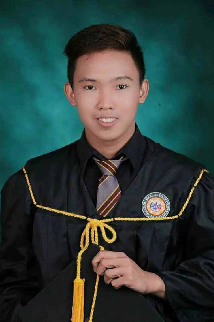Orphan graduates cum laude 7 years after parents' murder Orphan graduates cum laude 7 years after parents' murder