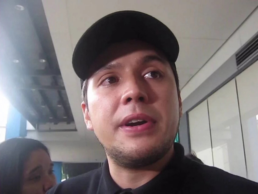 Direk Paul Soriano issues statement on rumors about Jericho choosing 'Siargao' over 'All of You' Direk Paul Soriano issues statement on rumors about Jericho choosing 'Siargao' over 'All of You'
