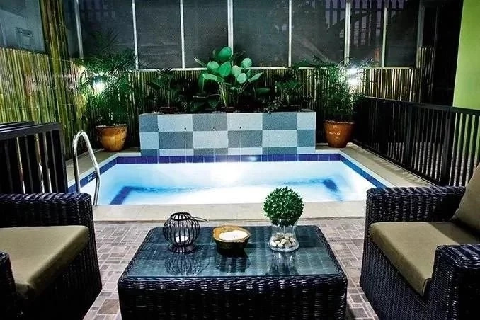 swimming-pool swimming-pool