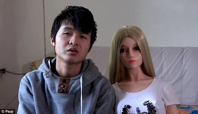 Meet divorced man who LIVES with 7 human-size sex dolls but don't sleep with them (photos)