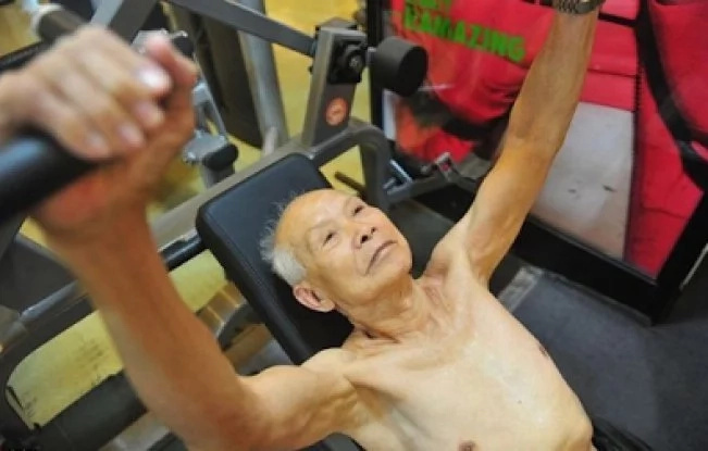 The man is 94, but you just take a look at the muscles he’s got! This grandpa teaches us a wise lesson The man is 94, but you just take a look at the muscles he’s got! This grandpa teaches us a wise lesson