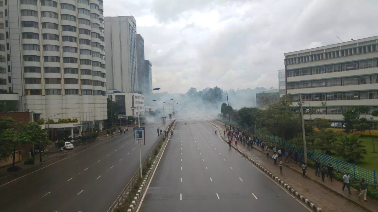 Hundreds brave the rain in a CORD march to the IEBC offices