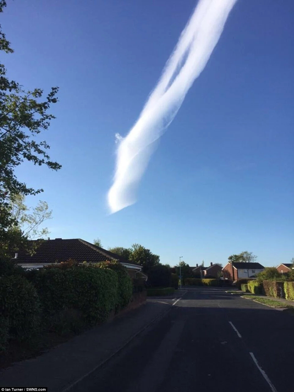 God is playing with us! Check out these WEIRD cloud formations (photos)
