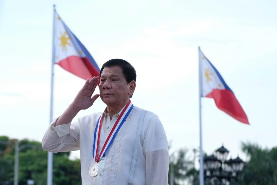 Pinanindigan ang pangako! General Bato revealed that President Duterte threatened to resign if the salary of cops and soldiers will not be raised Pinanindigan ang pangako! General Bato revealed that President Duterte threatened to resign if the salary of cops and soldiers will not be raised