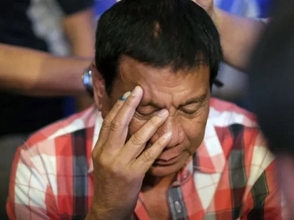 Patatalsikin daw? Worried Malacañang investigates possible coup plot against DU30