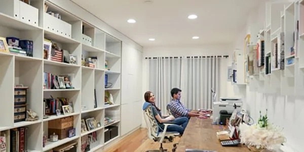 Ang bongga ng bahay nila! Richard Gomez and Lucy Torres lives in an elegant all-white house in Forbes Park Ang bongga ng bahay nila! Richard Gomez and Lucy Torres lives in an elegant all-white house in Forbes Park