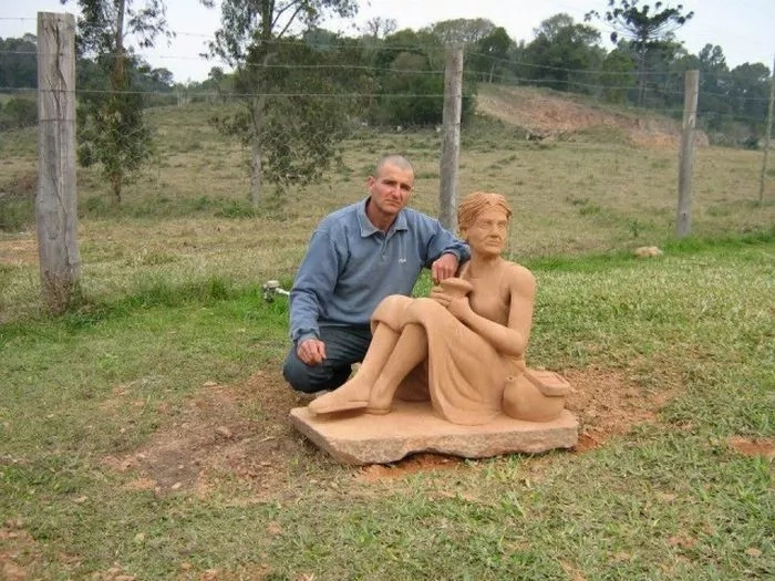 Man carves beautiful rock sculpture in touching tribute to his mother Man carves beautiful rock sculpture in touching tribute to his mother