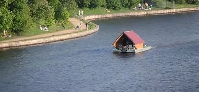 WATCH: House spotted floating in Moscow Canal