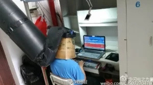 Chinese student comes up with anti-cigarette smoke device Chinese student comes up with anti-cigarette smoke device
