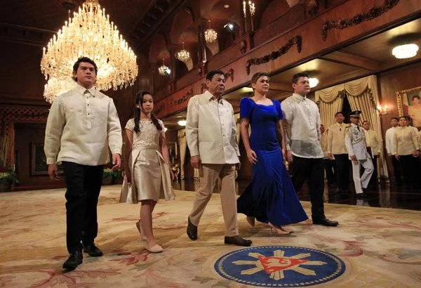 Malacañang welcomes a stylish Inday Sara Malacañang welcomes a stylish Inday Sara
